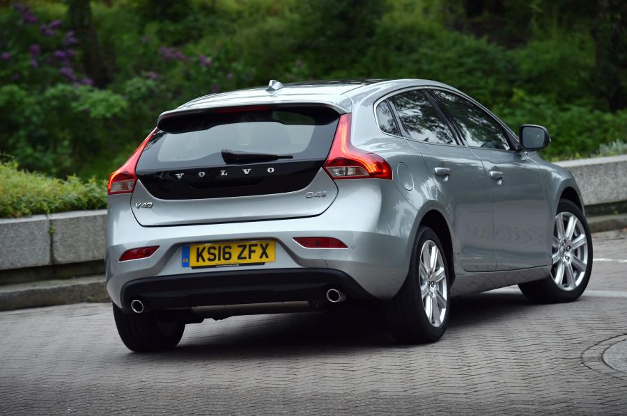  Volvo V40 D4 Inscription 2016 года  (UK) (фото 24 из 34)